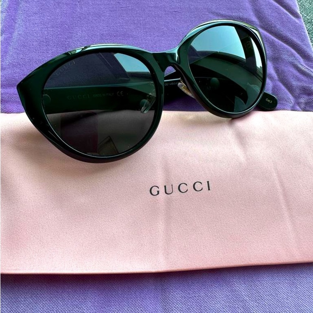 SOLD! Gucci Woman’s Sunglasses